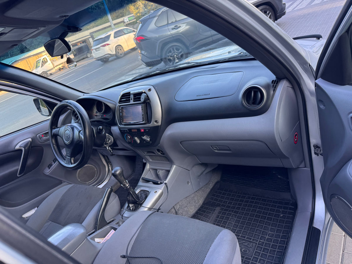 Toyota Rav 4 фото 9