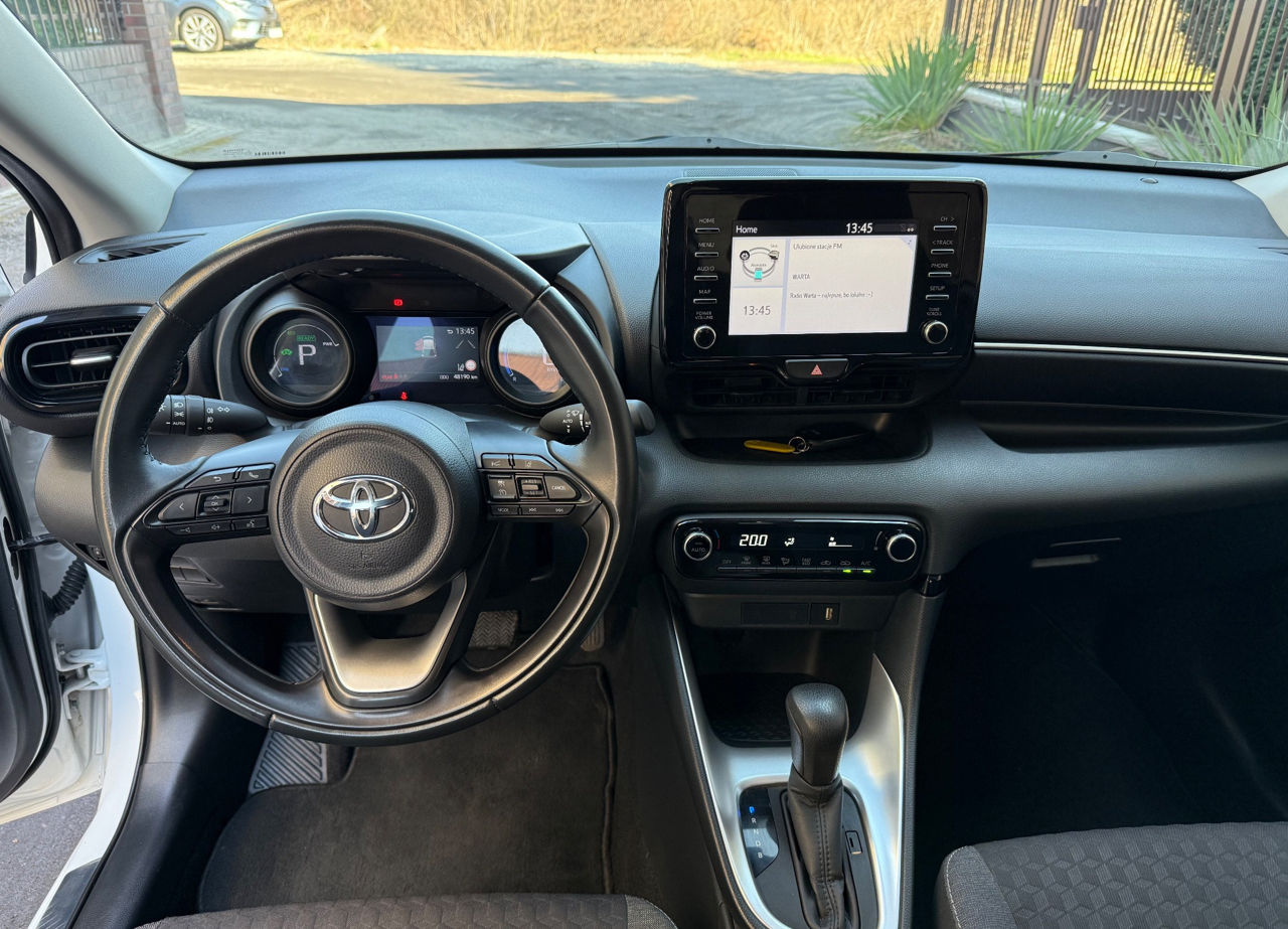 Toyota Yaris фото 14