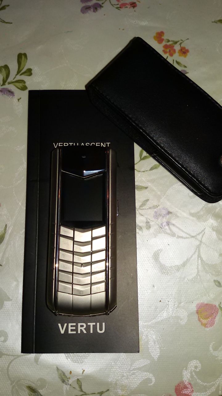 Срочно продам телефон Vertu Titanium Indianapolis .