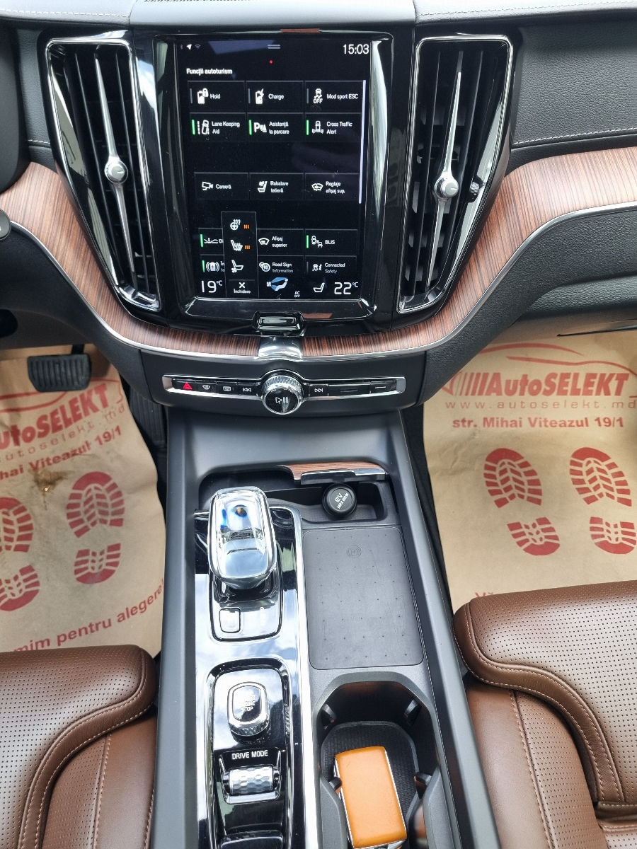 Volvo XC60 2020 photo 12