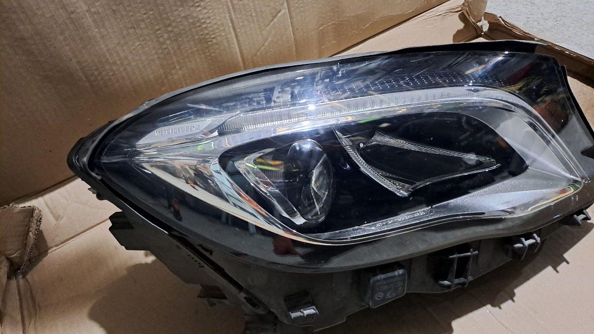 Fară mercedes GLA cod.A1569067000 фото 1