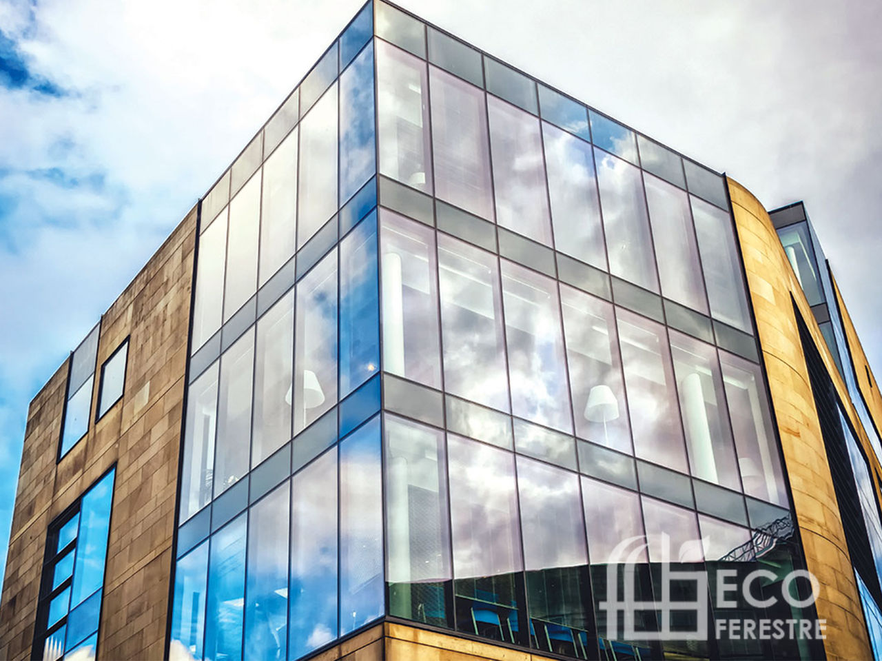 Geamuri panoramice in Chisinau. Pereții-ușile panoramice VEKA foto 2