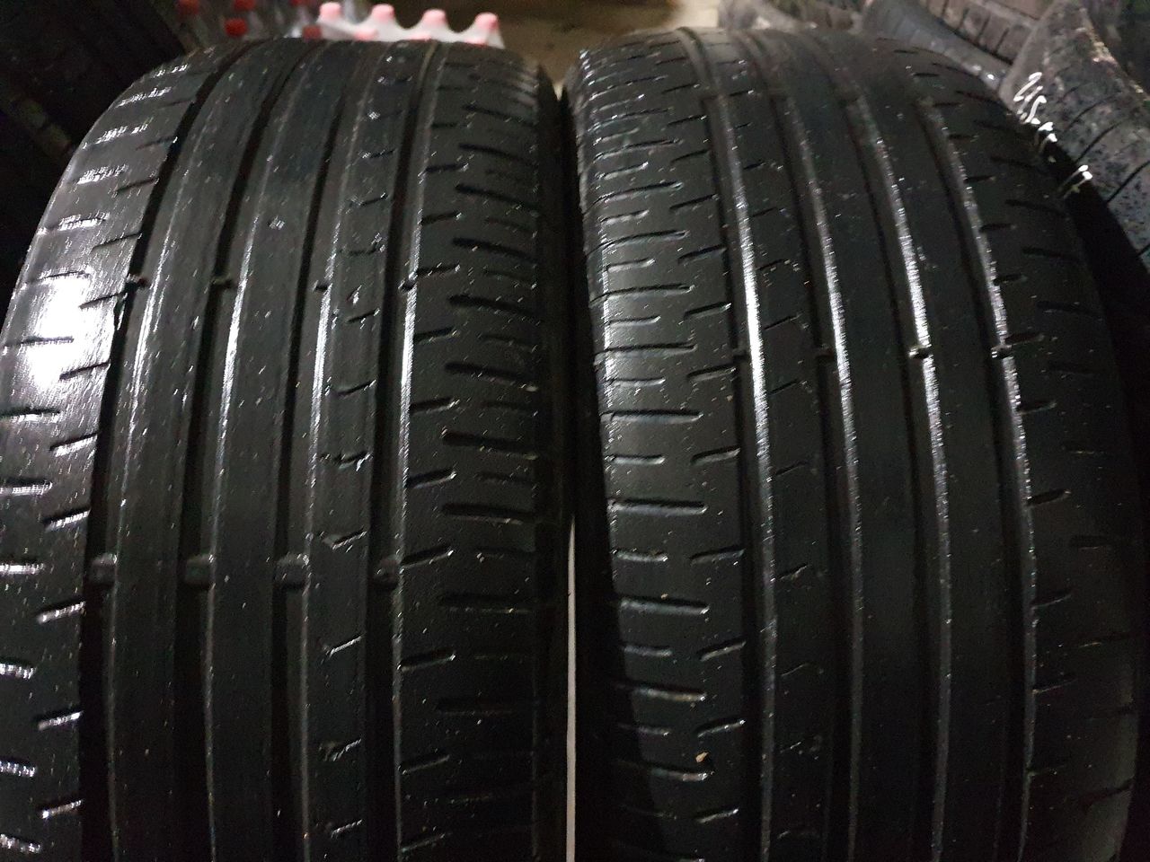 215/55/ R17- Continental.