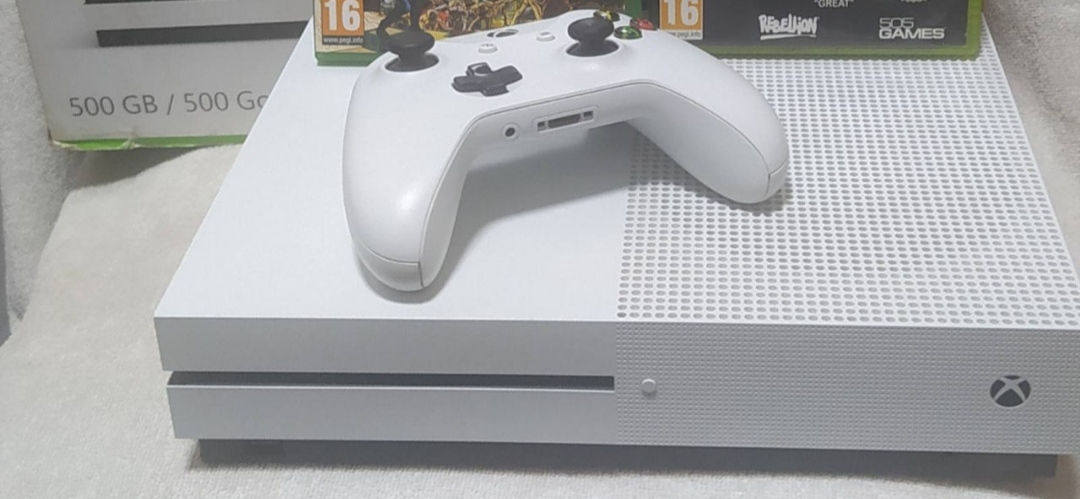 Продам Xbox One S 500 гб foto 1