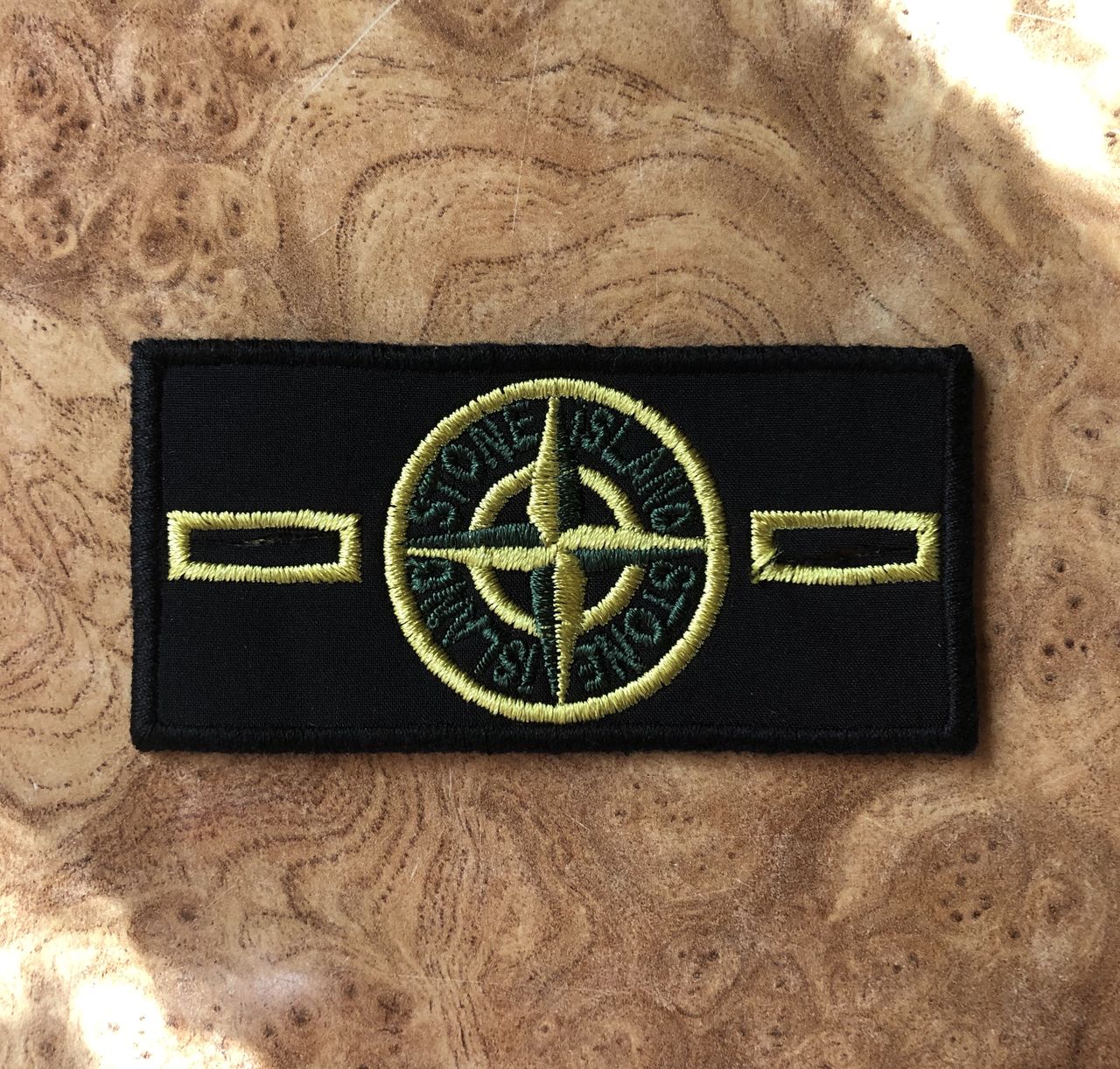 Фотки патчей. Stone Island патч. Красный патч Stone Island. Винтажный патч Stone Island. Термо патч Stone Island.