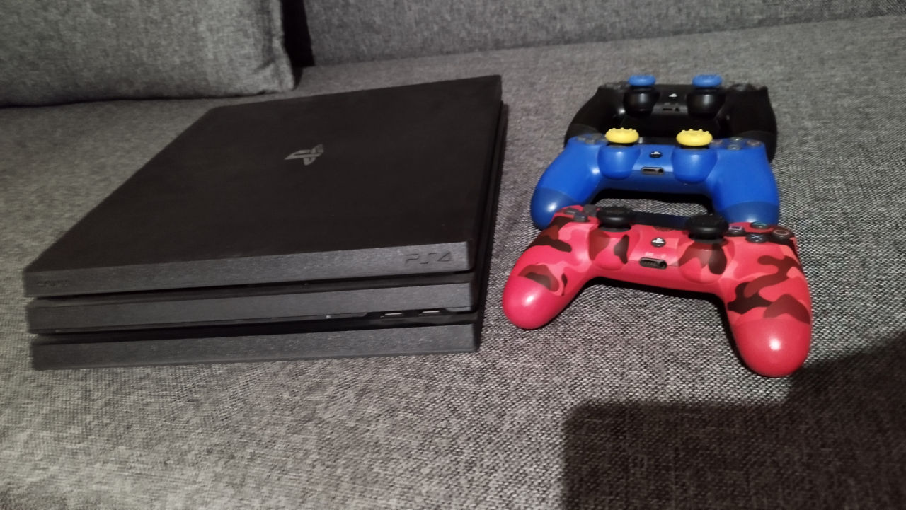 Sony Playstation 4 Pro foto 1