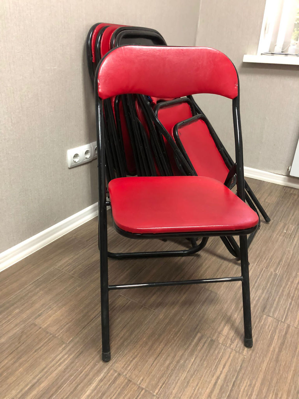 Столы и стулья для салона красоты