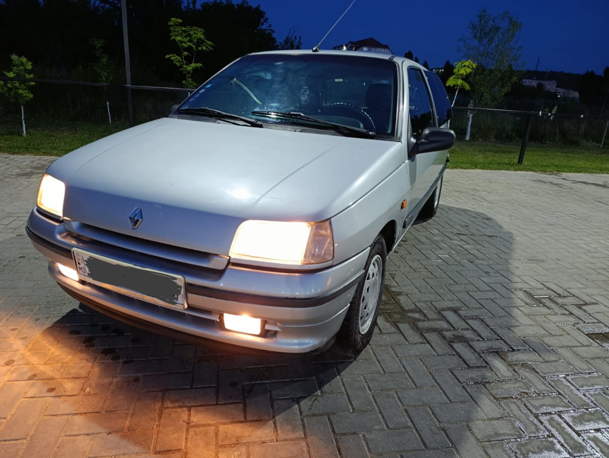 Renault Clio фото 0