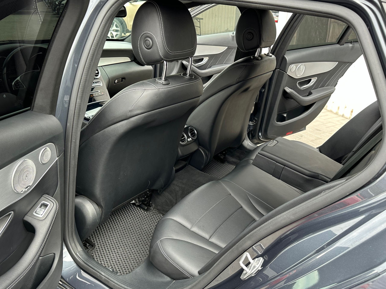 Mercedes C-Class foto 14