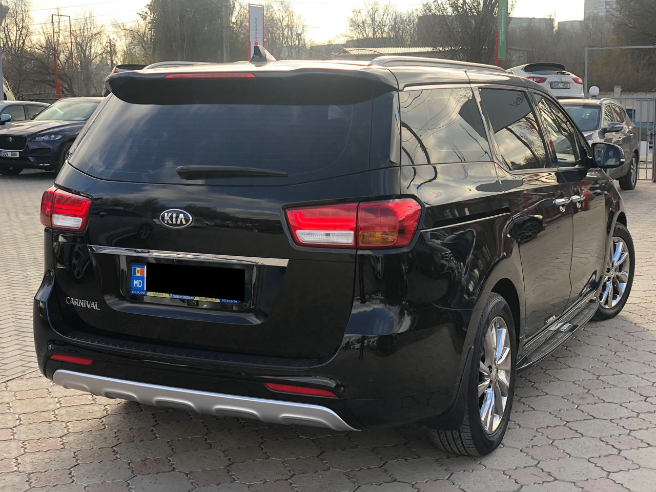 KIA Carnival foto 3