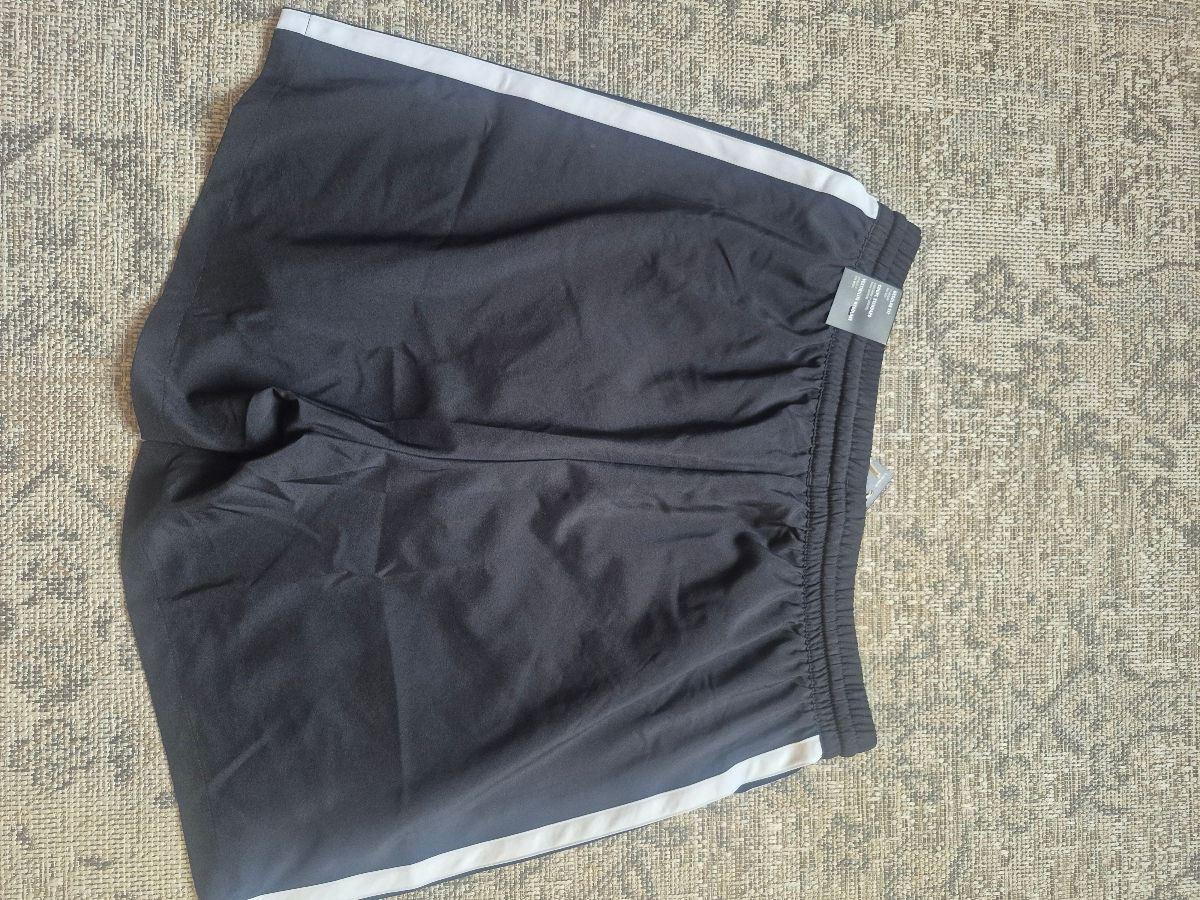 Оригинальные шорты Adidas ,размер м( 48-50) фото 2