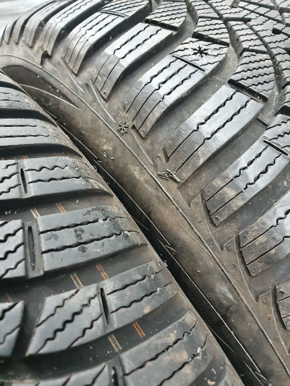 195/65/ R15- Goodyear.