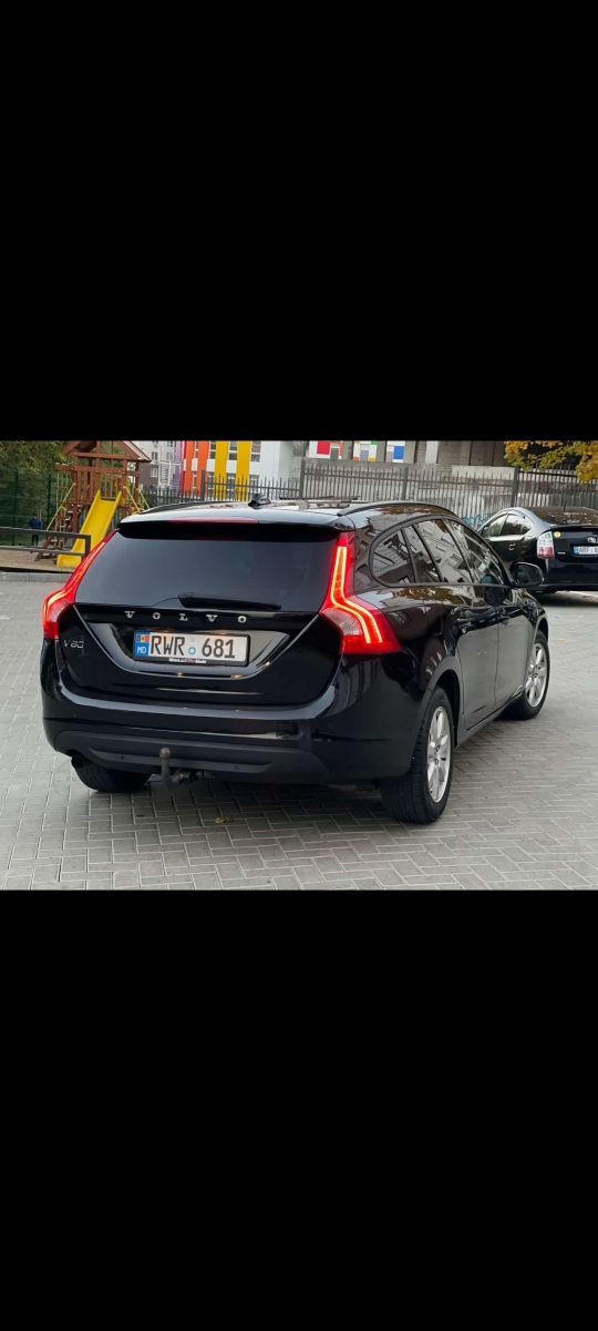 Volvo V60 foto 1