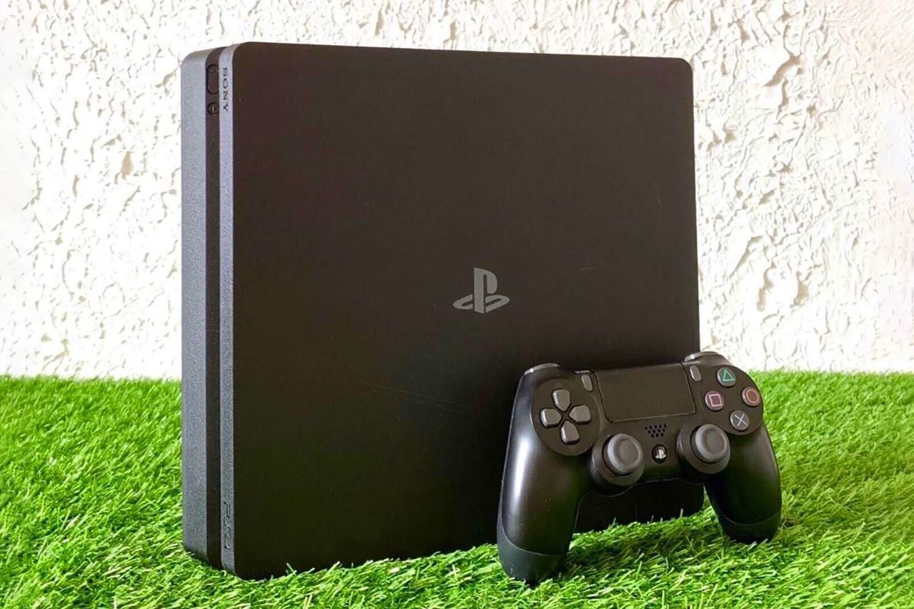 PlayStation 4 1TB - записаны последние новинки игр.