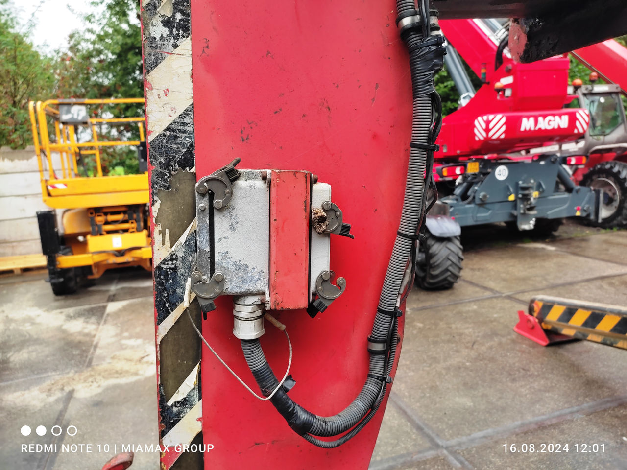Телескопический погрузчик с поворотной башней Manitou MRT 2145, 2001 foto 12
