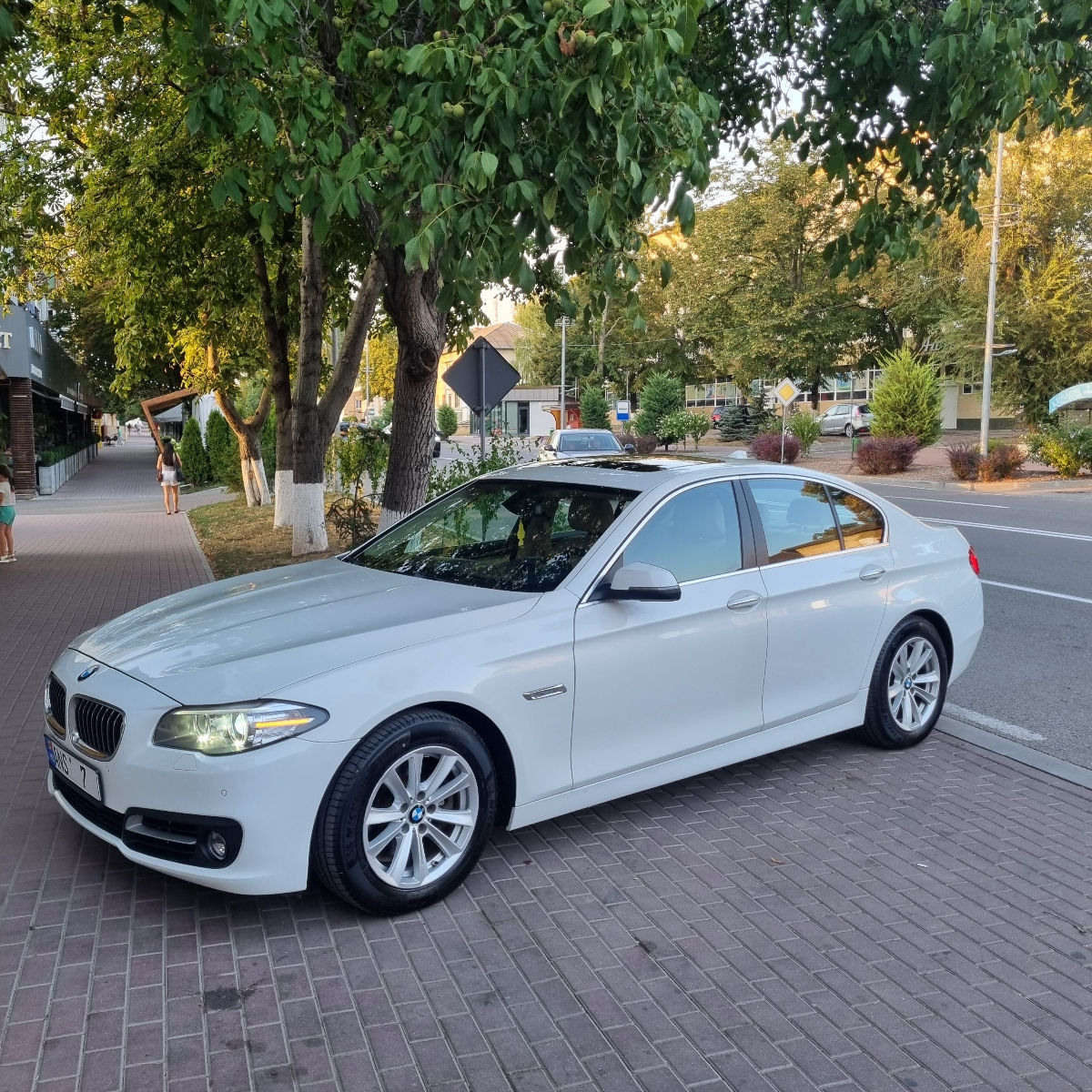 BMW 5 Series foto 0