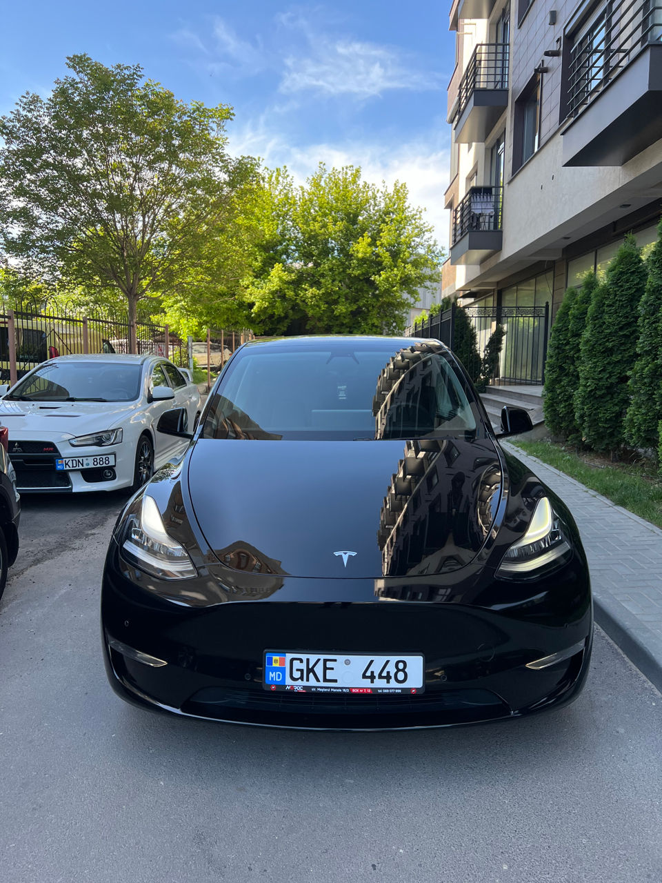 Tesla Model Y foto 2
