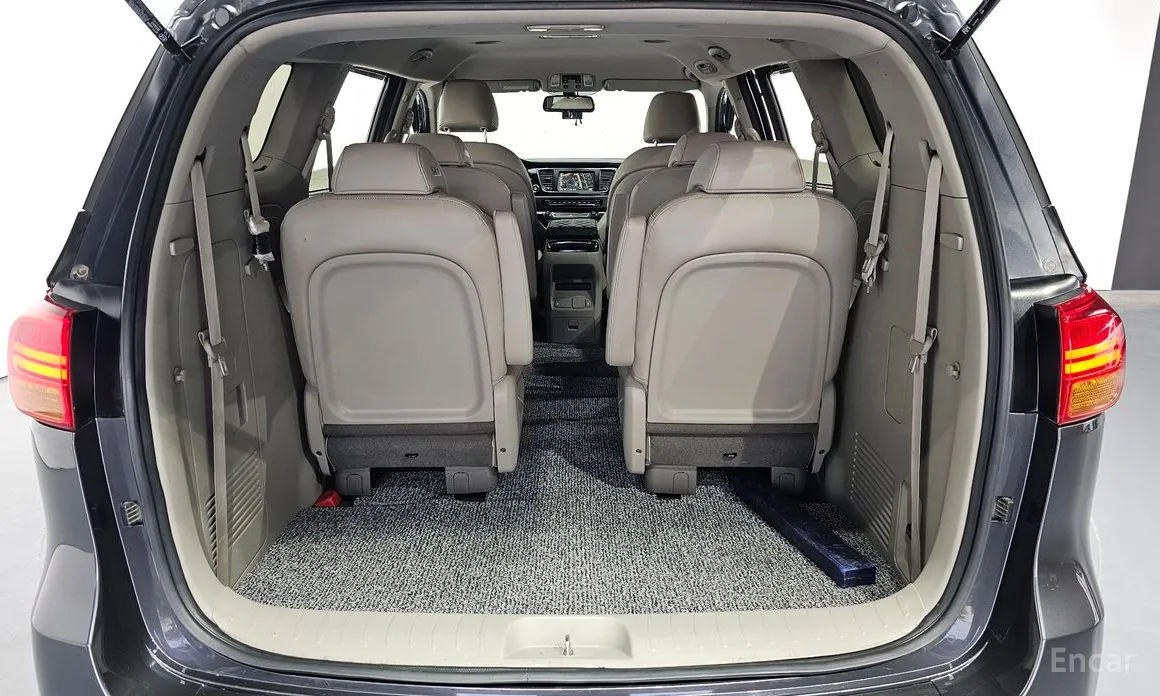 KIA Carnival foto 14