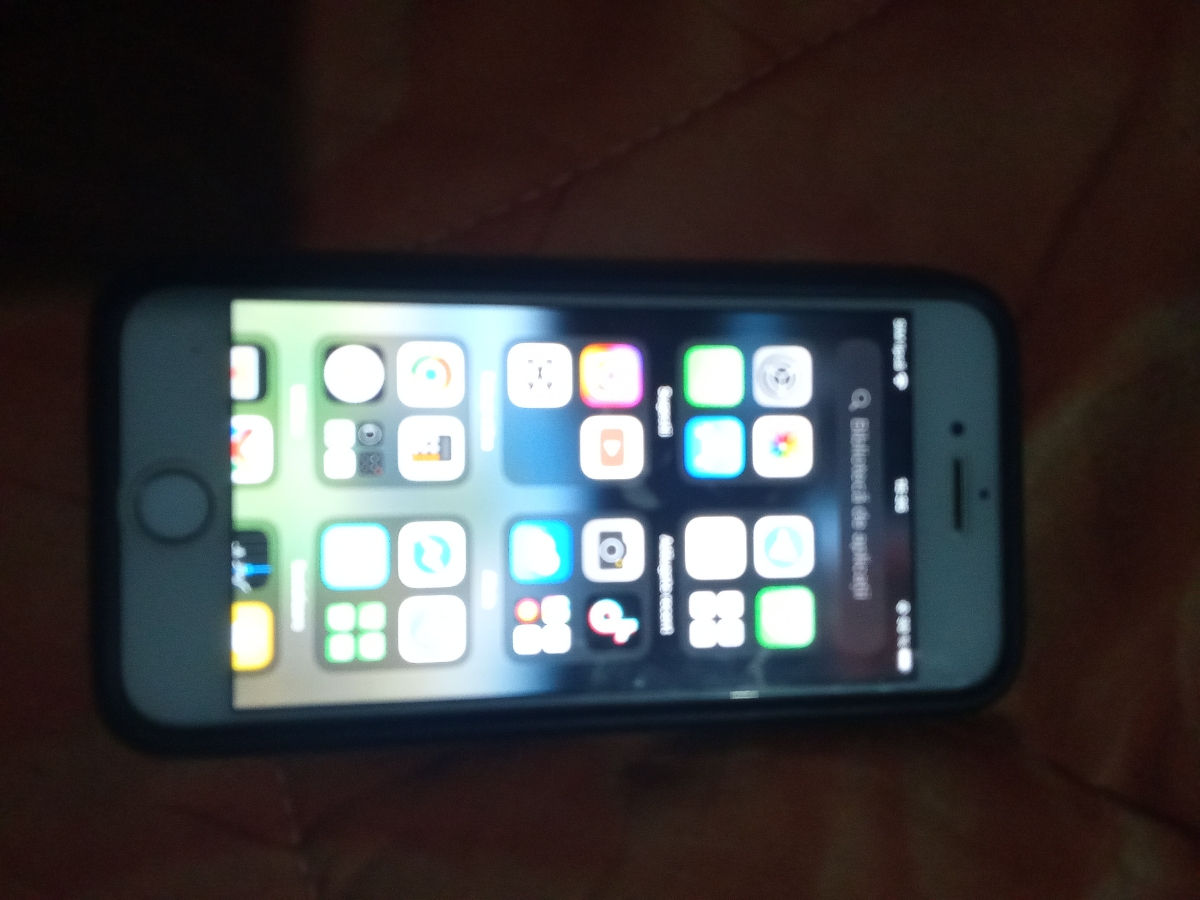 Vând iPhone 8 foto 4