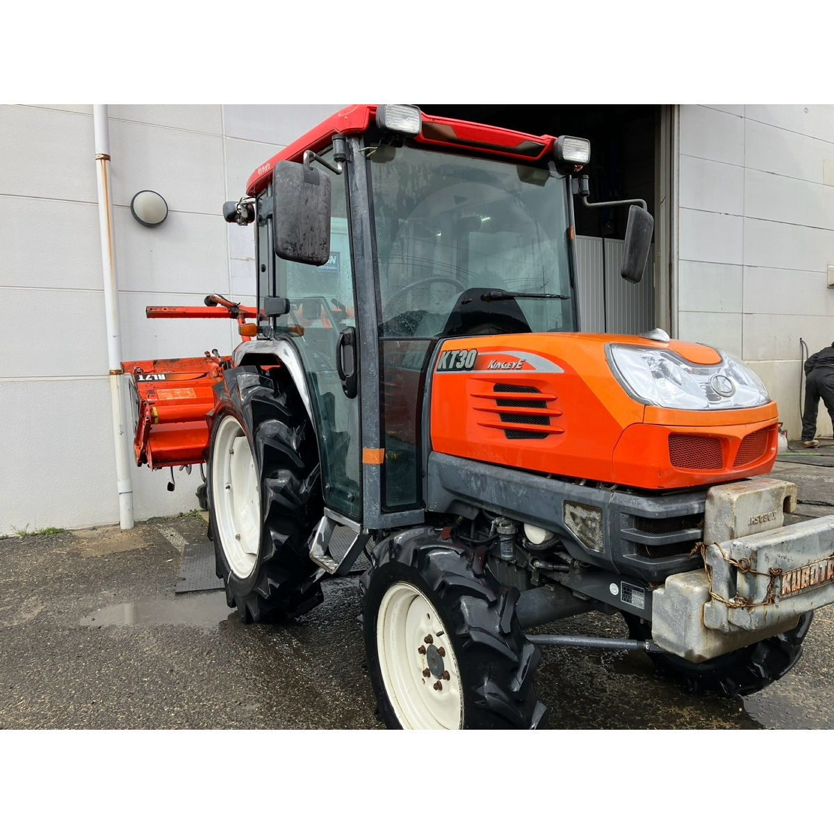 Kubota KT-30 este un tractor compact cu cabina + freza  foto 1