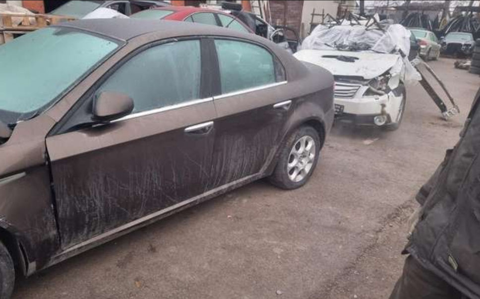 Dezmembrez Alfa Romeo am tot foto 7