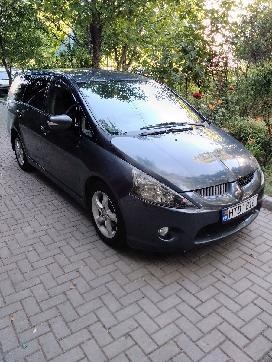 Mitsubishi Grandis foto 0