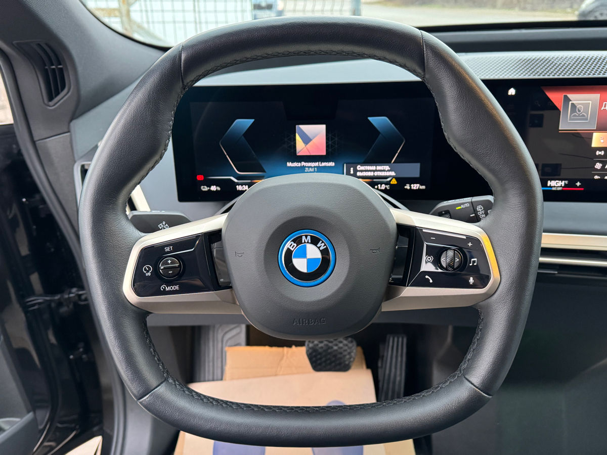 BMW iX фото 9