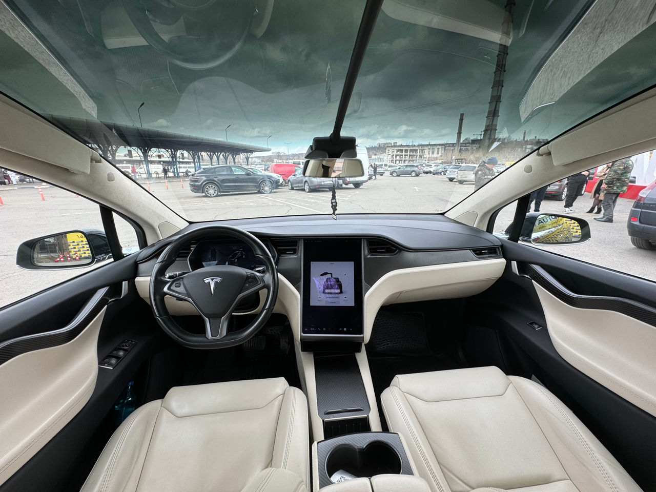 Tesla Model X foto 9