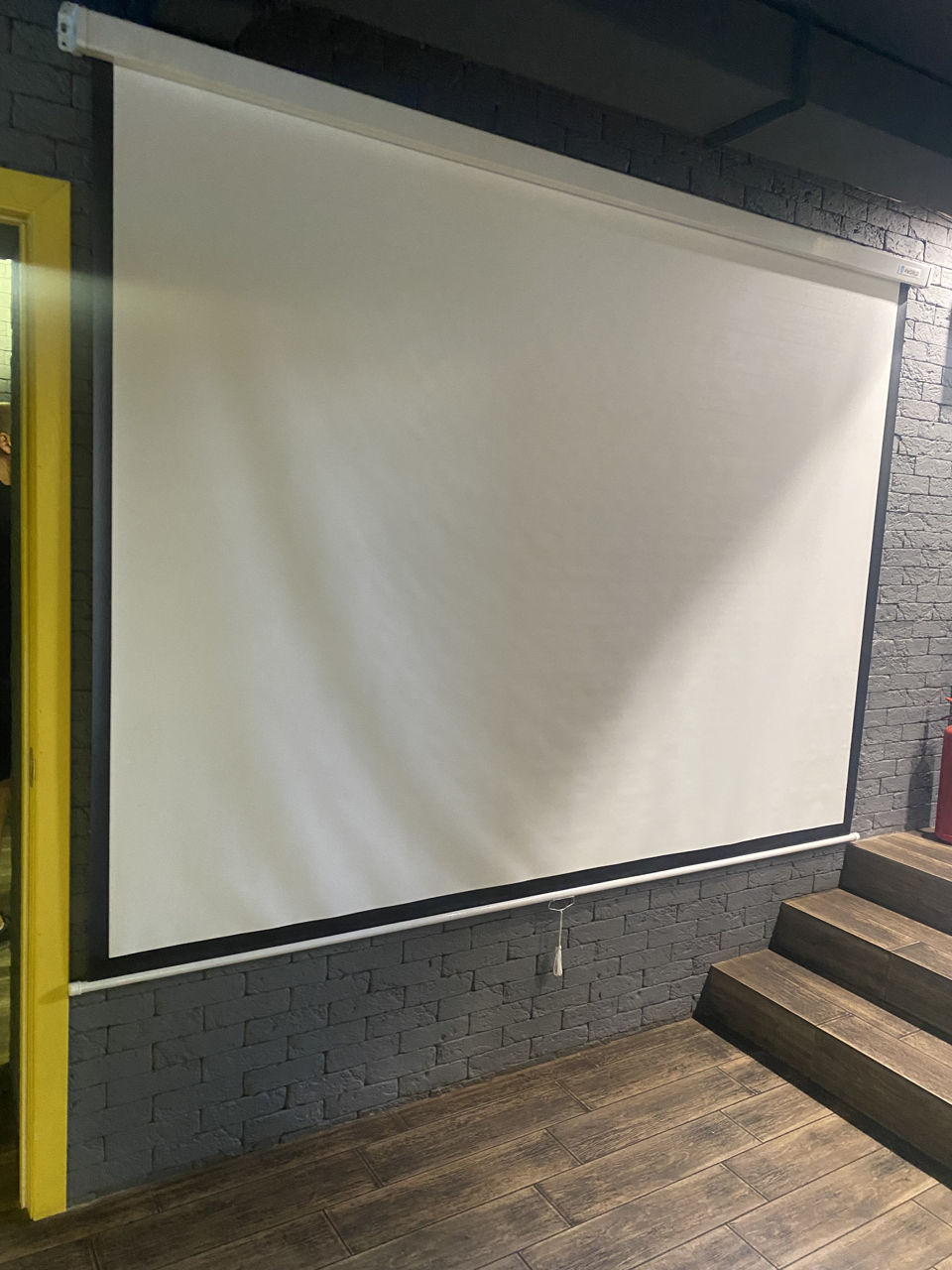 Проектор с полотном 2000*1500