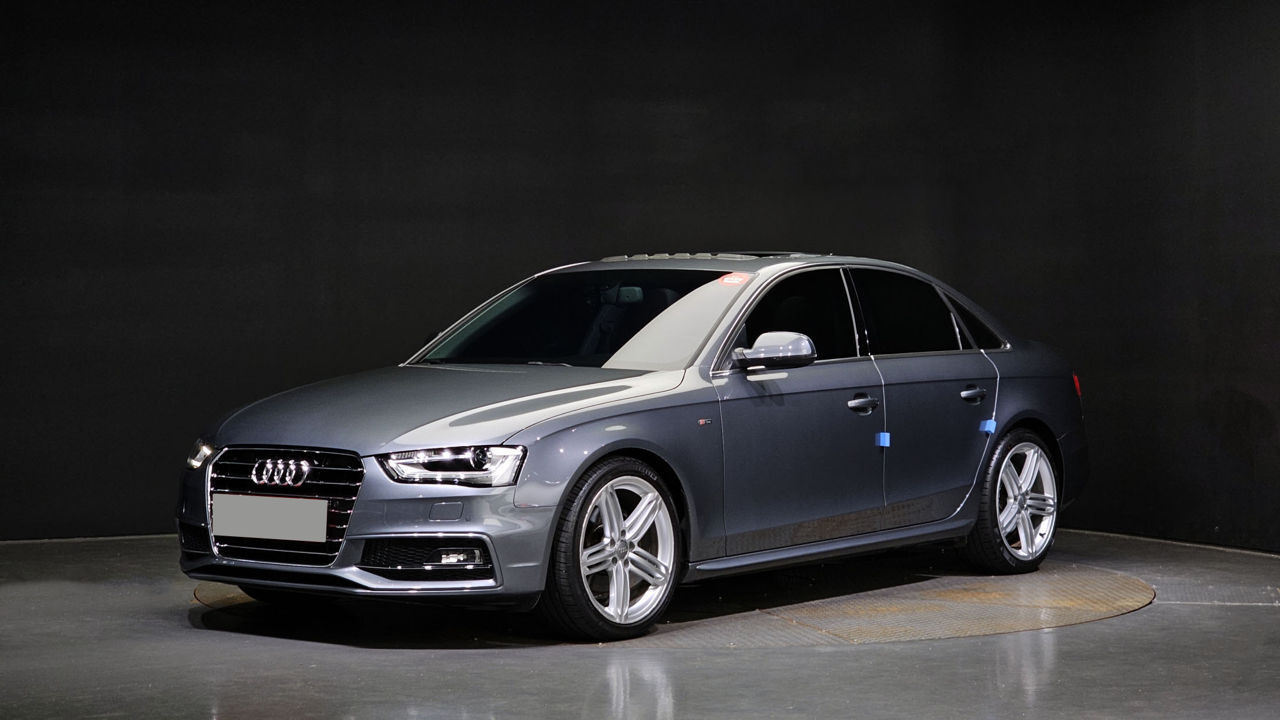 Audi A4 фото 0