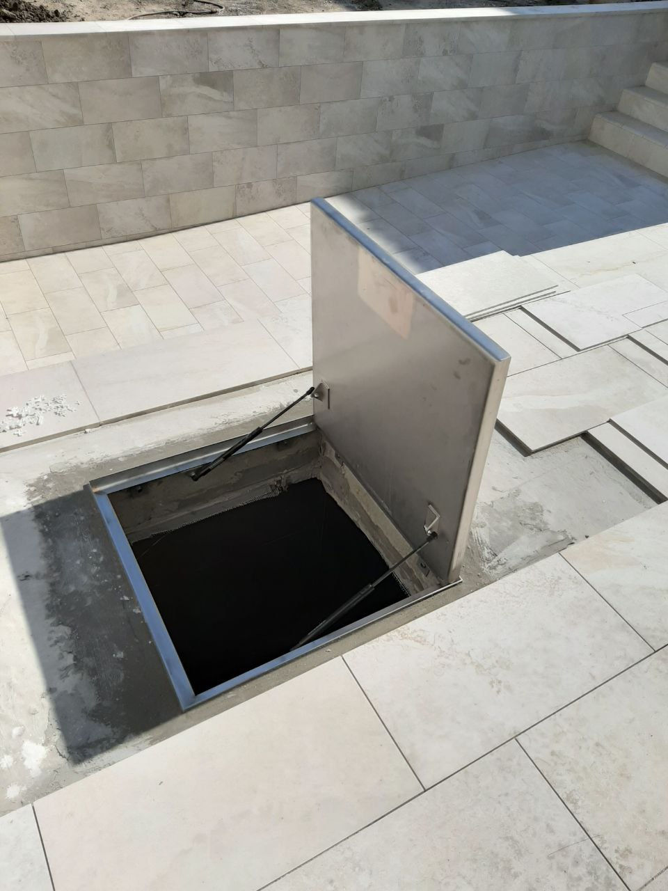 Trapa Beci din Inox-3mm - Camera Tehnica Piscina Placabila Cu Gresie  foto 0