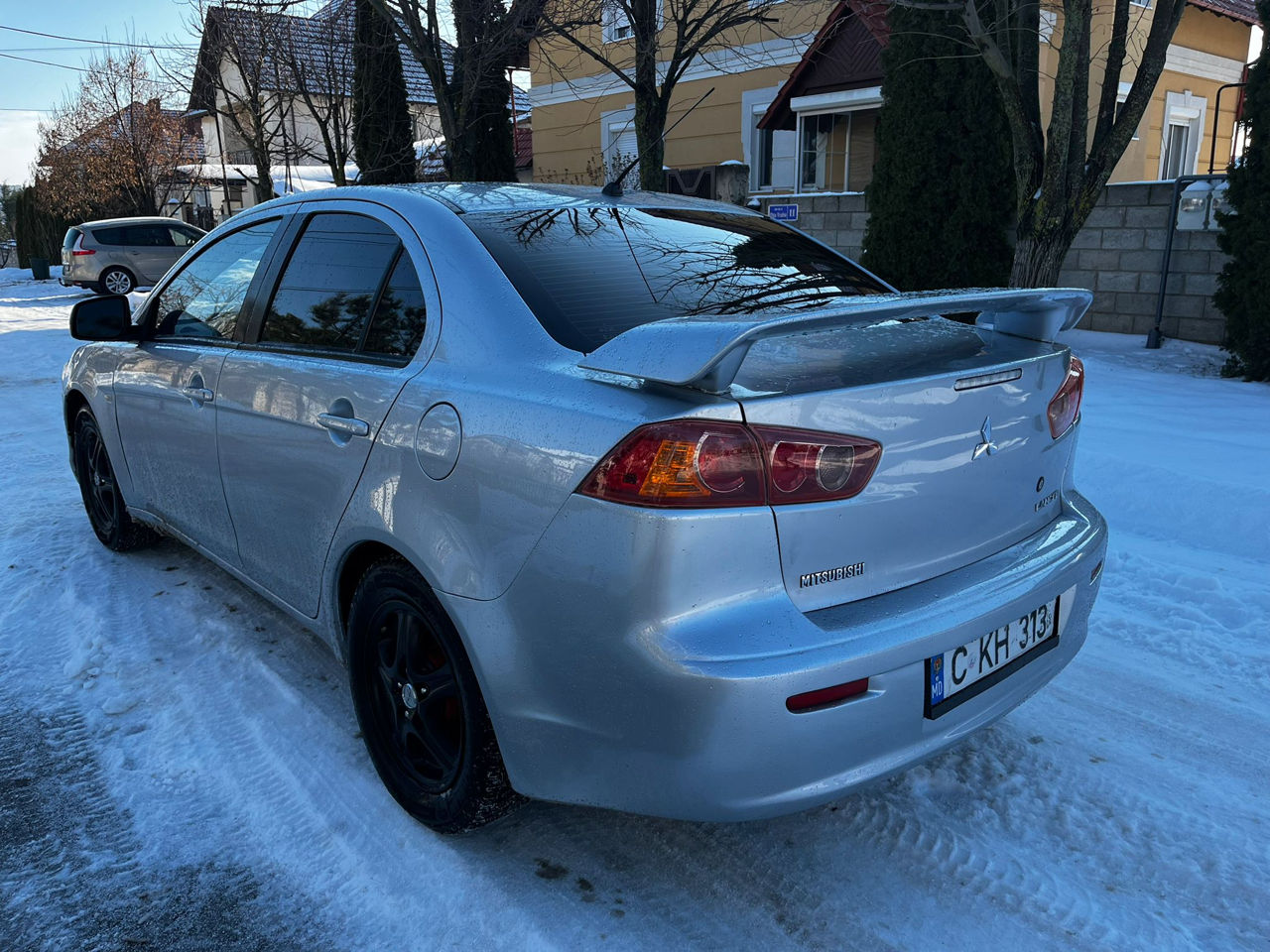 Mitsubishi Lancer foto 6