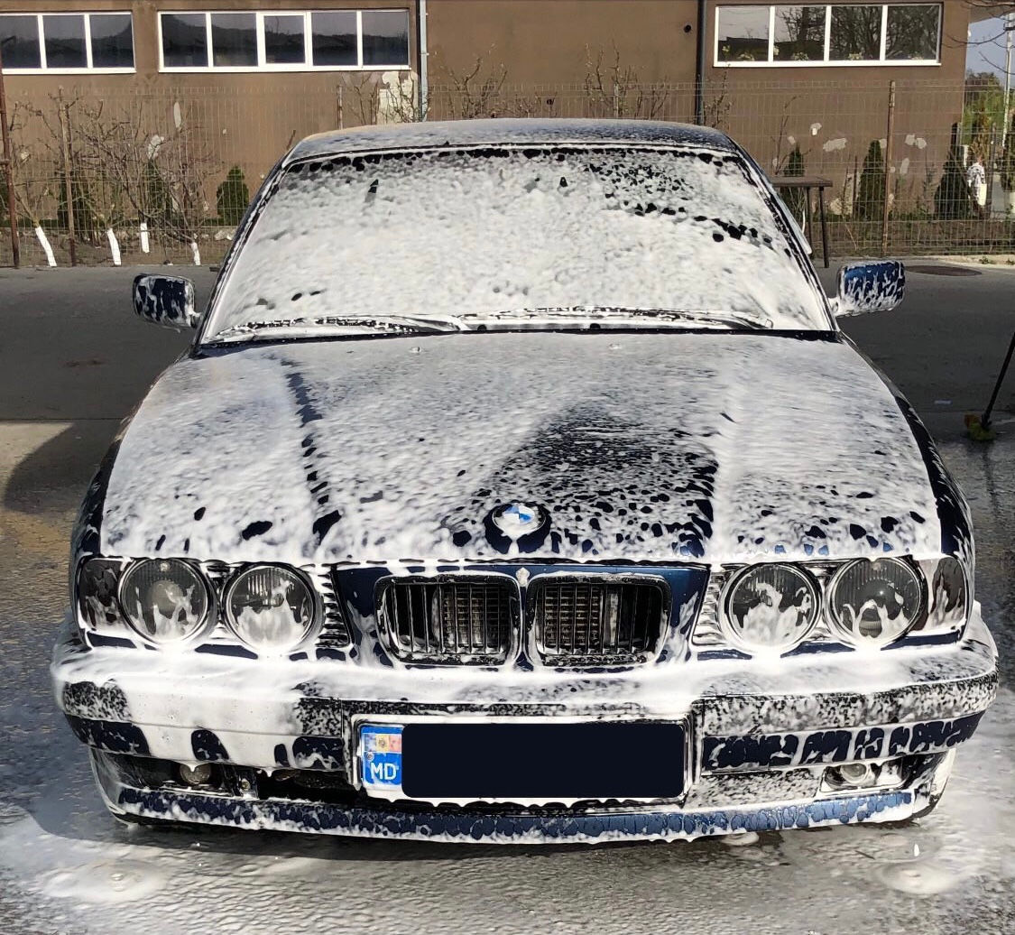BMW 5 Series foto 1