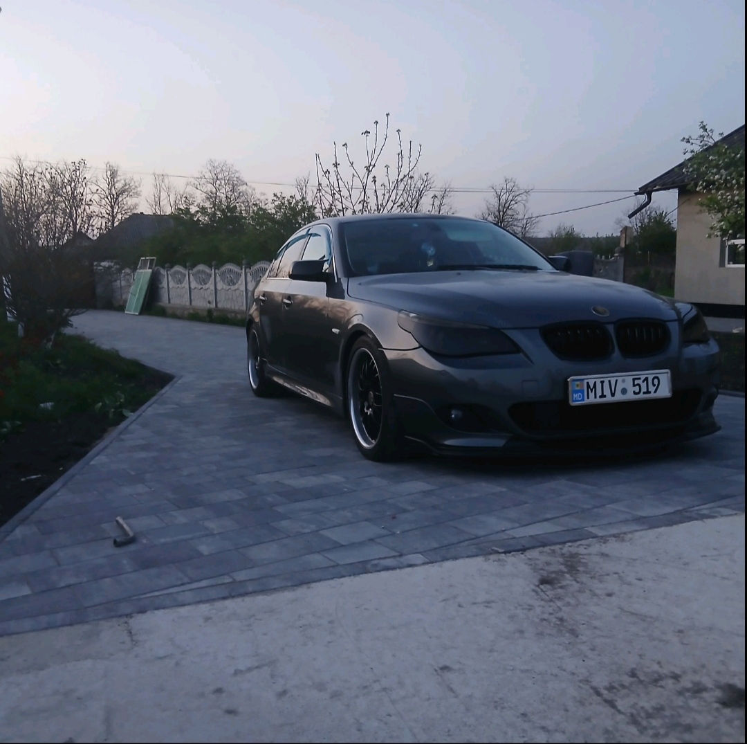 BMW 5 Series foto 1