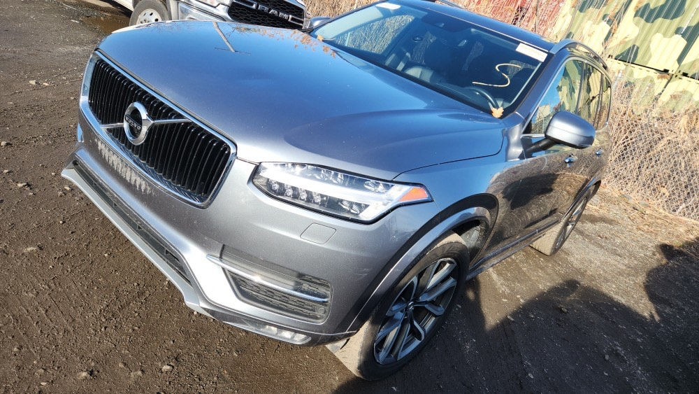 Volvo XC90 фото 0