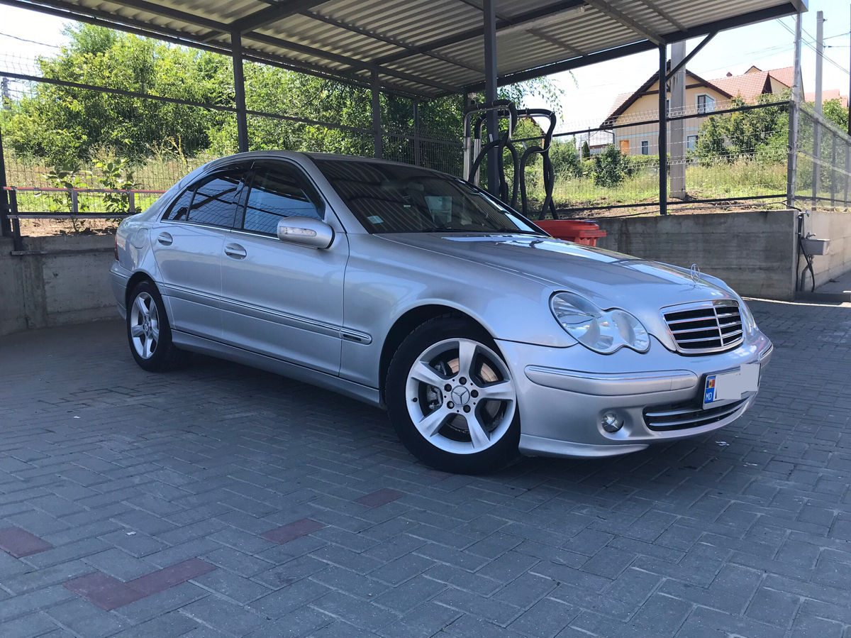 Mercedes C-Class foto 1