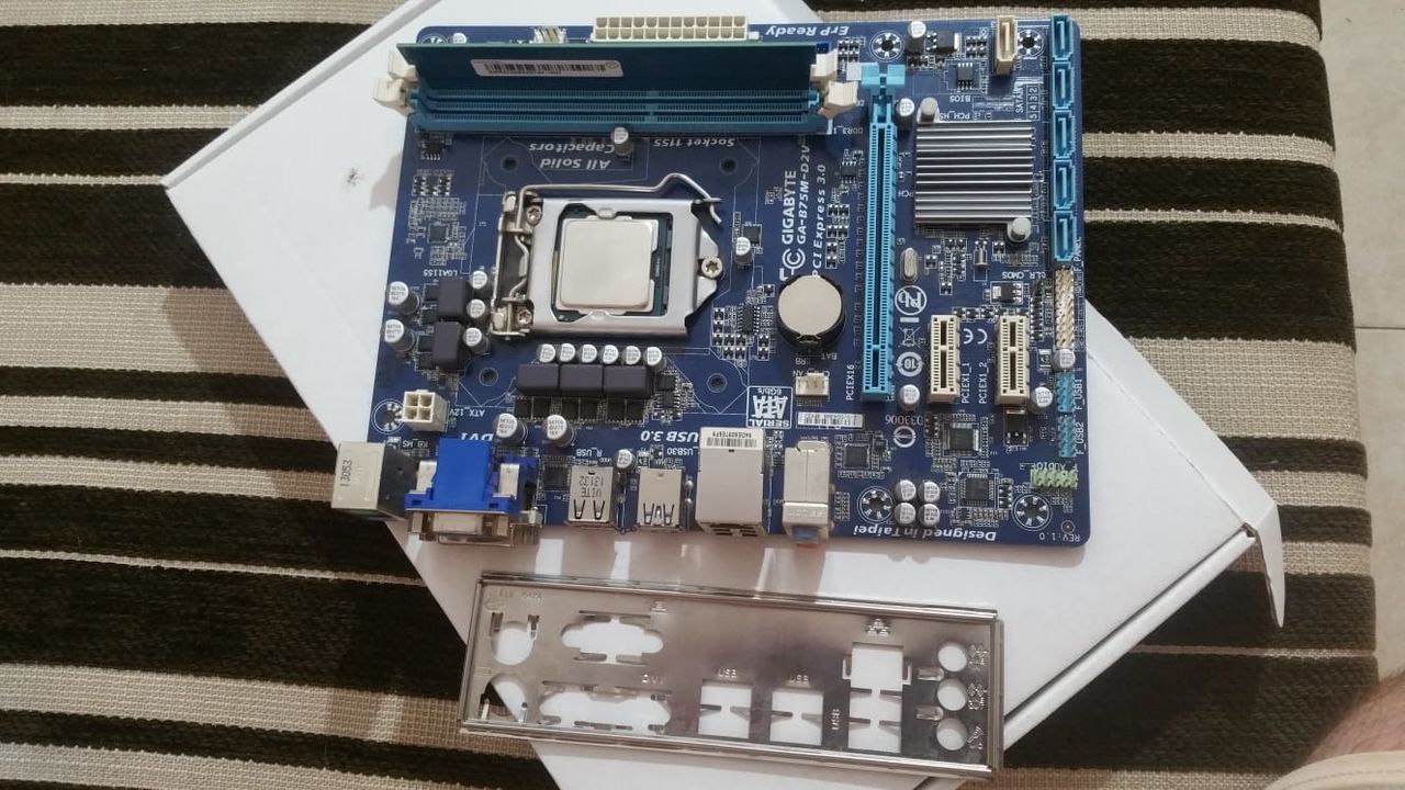 комплект. GA-B75M-D2V+процессор i5 3470+ddr-3 на-8gb.ссд 120Ггб.