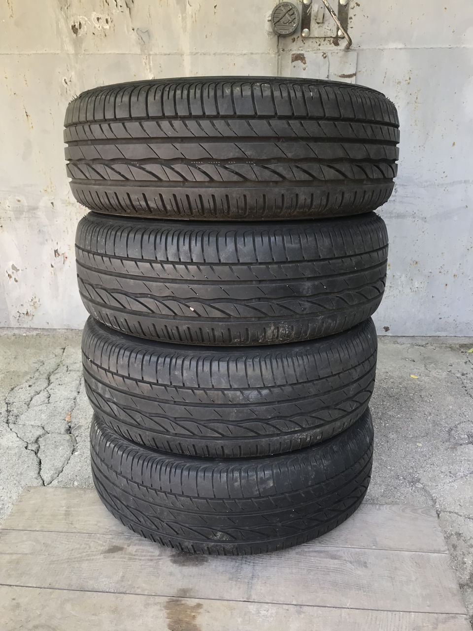 R16/60/205 Bridgestone