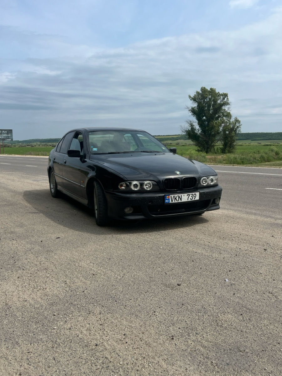 BMW 5 Series фото 0