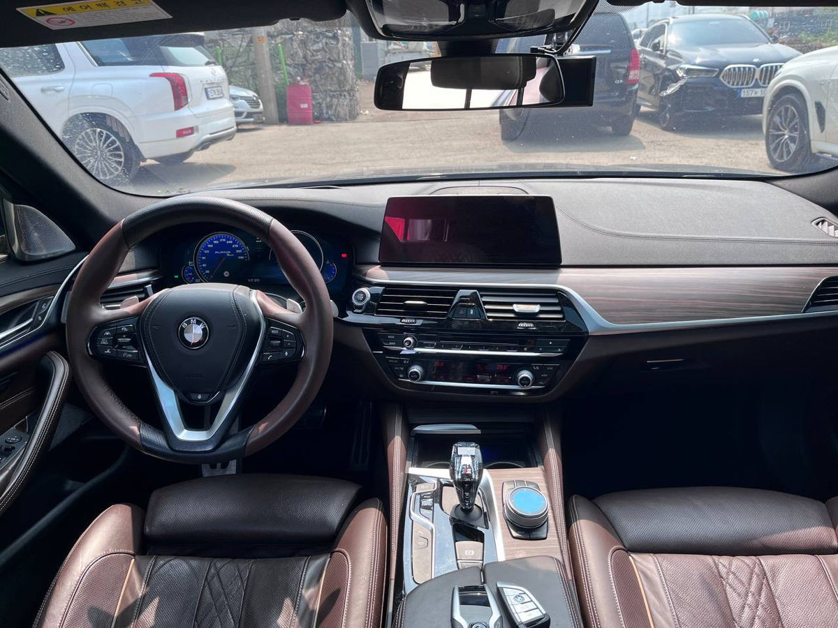 BMW 5 Series foto 9