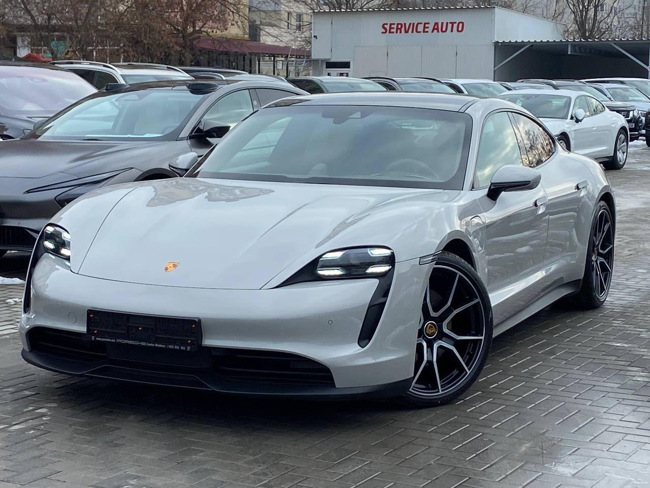 Porsche Taycan foto 0