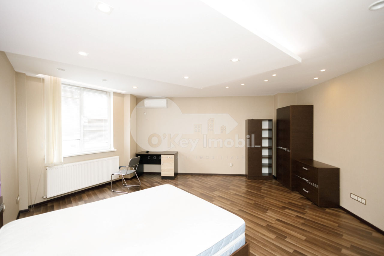 Apartament cu 3 camere, 120 m², Centru, Chișinău foto 1