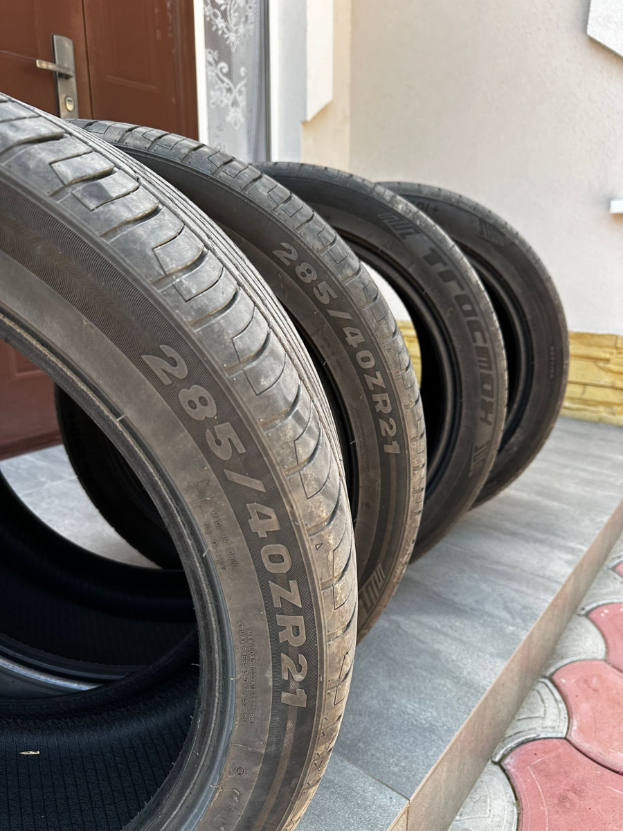 285/40 R 21 foto 0