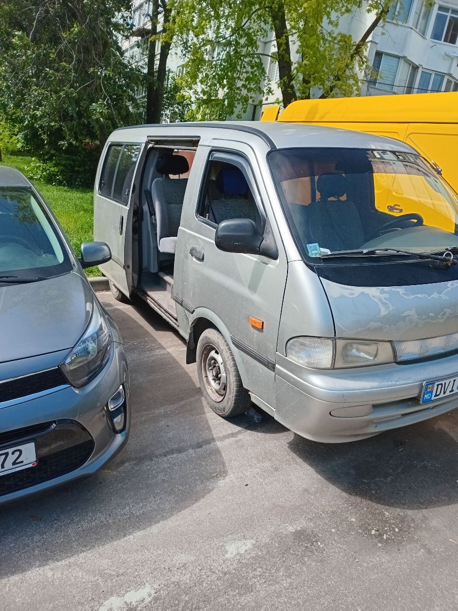 KIA Pregio foto 2