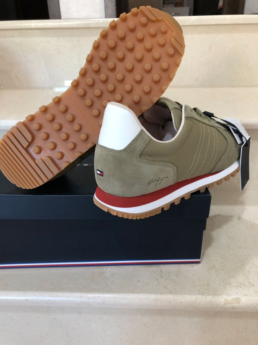 Tommy Hilfiger