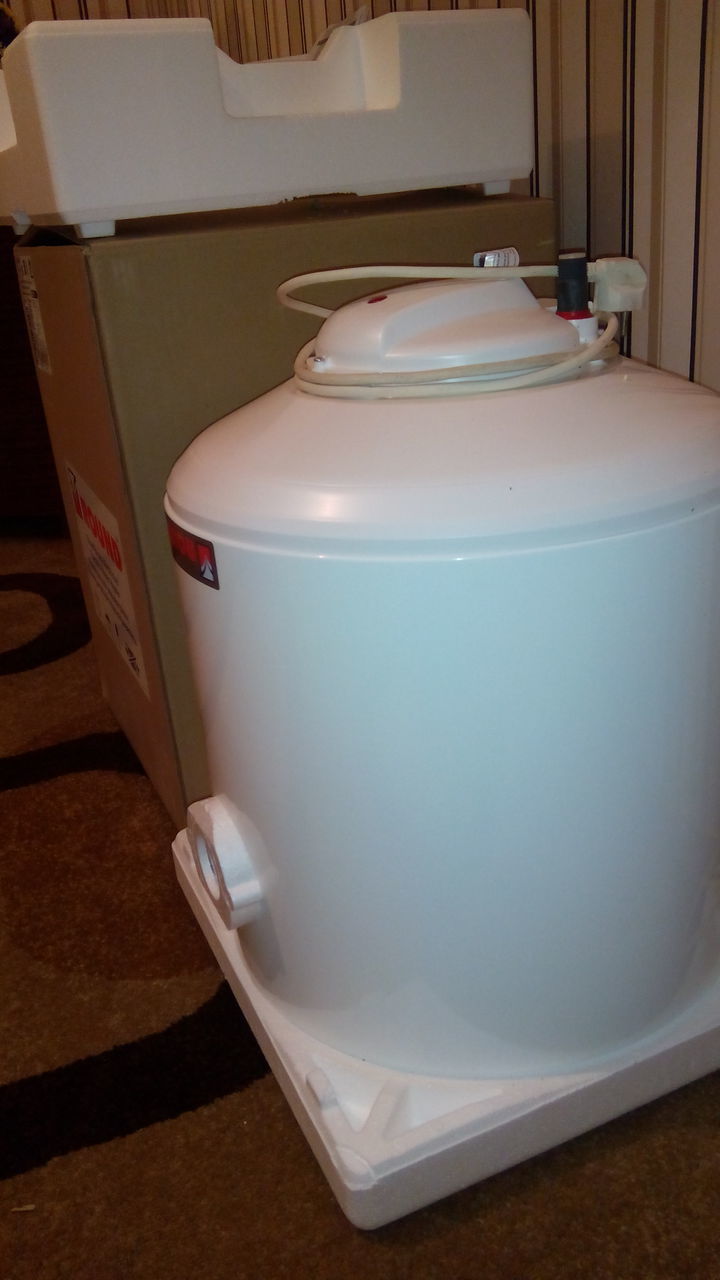 Продам новый бойлер 50л - 1500лей.