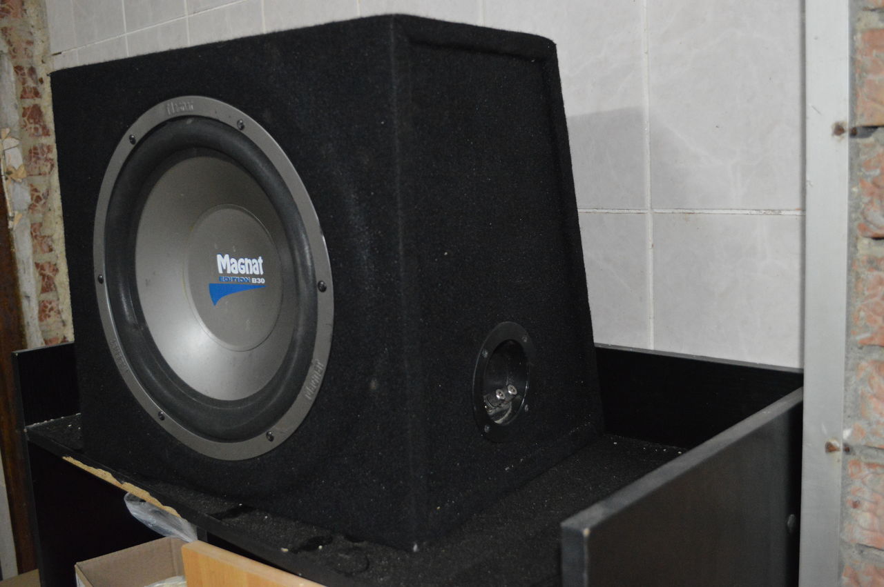 Сабвуфер Magnat Edition B30 оч хороший