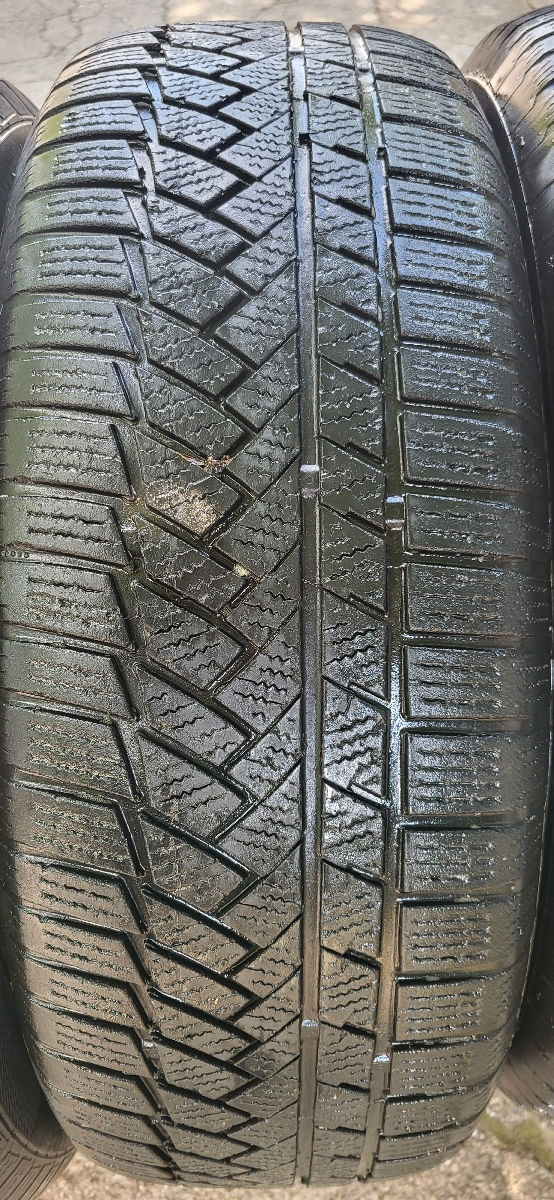 Шины 235/65 R17 Continental  foto 3