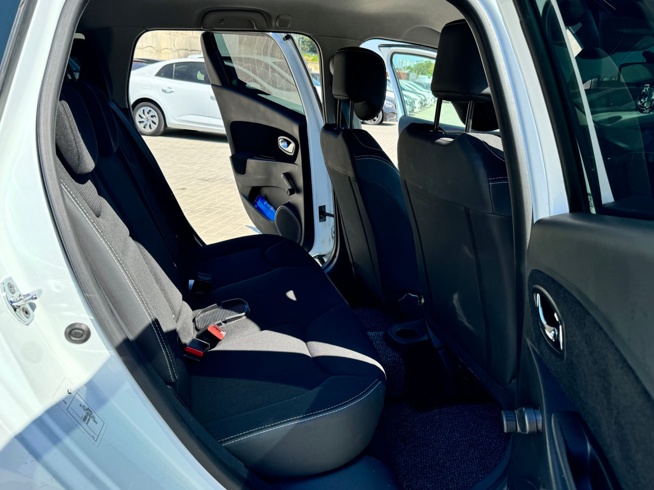 Renault Clio foto 16