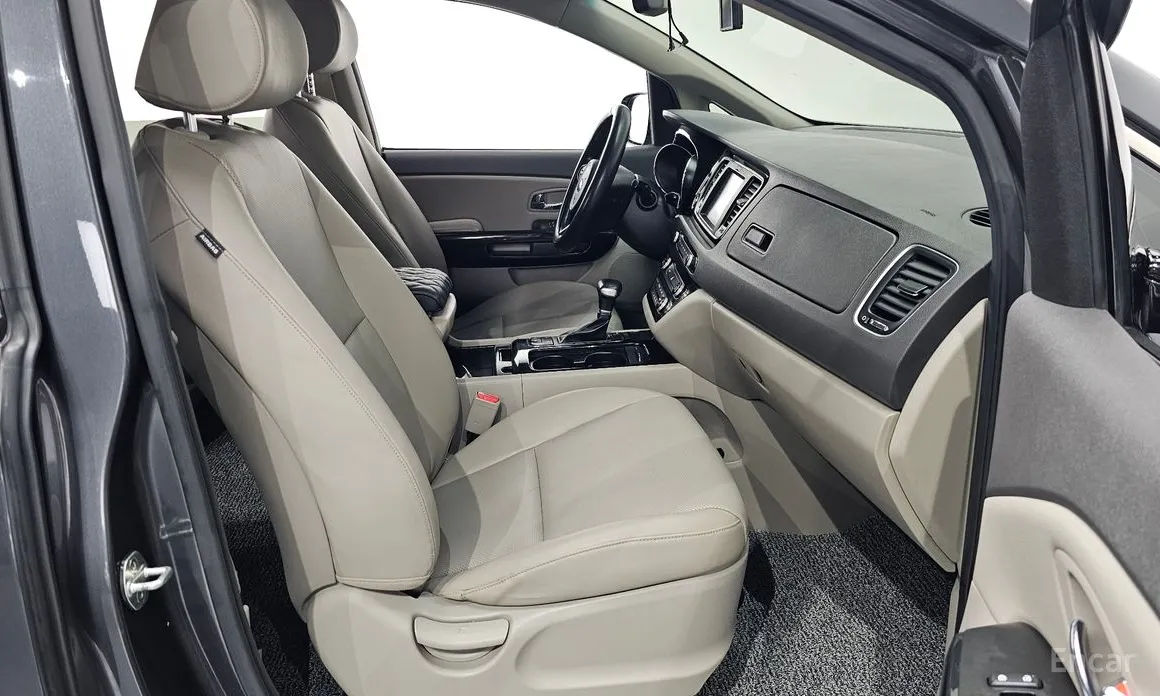 KIA Carnival foto 6
